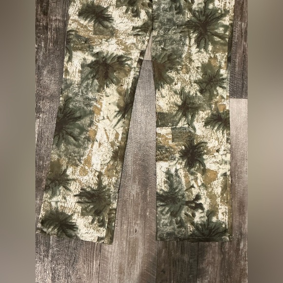 NWOT Karen Kane Green and Brown Patterned Pants Size 10 - Picture 8 of 12